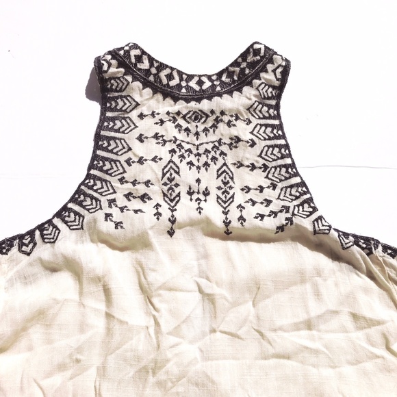 Urban Outfitters Tops - EUC Large Urban Outfitters s-less top